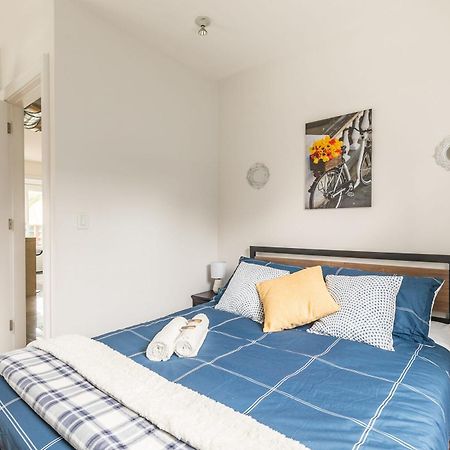 Modern 2 Bedroom Condo - Heart Of Leslieville Toronto Kültér fotó
