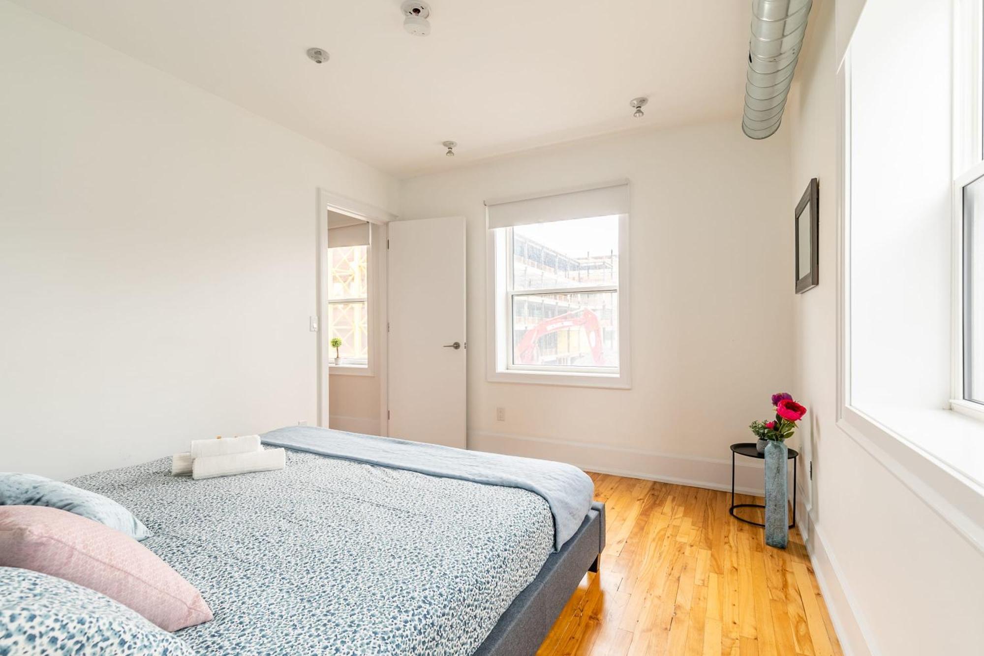 Modern 2 Bedroom Condo - Heart Of Leslieville Toronto Kültér fotó