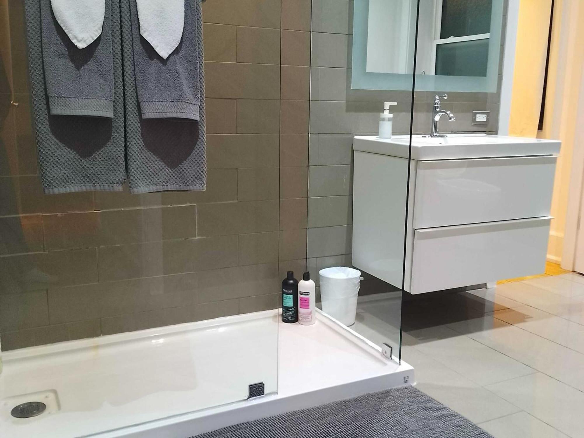 Modern 2 Bedroom Condo - Heart Of Leslieville Toronto Kültér fotó